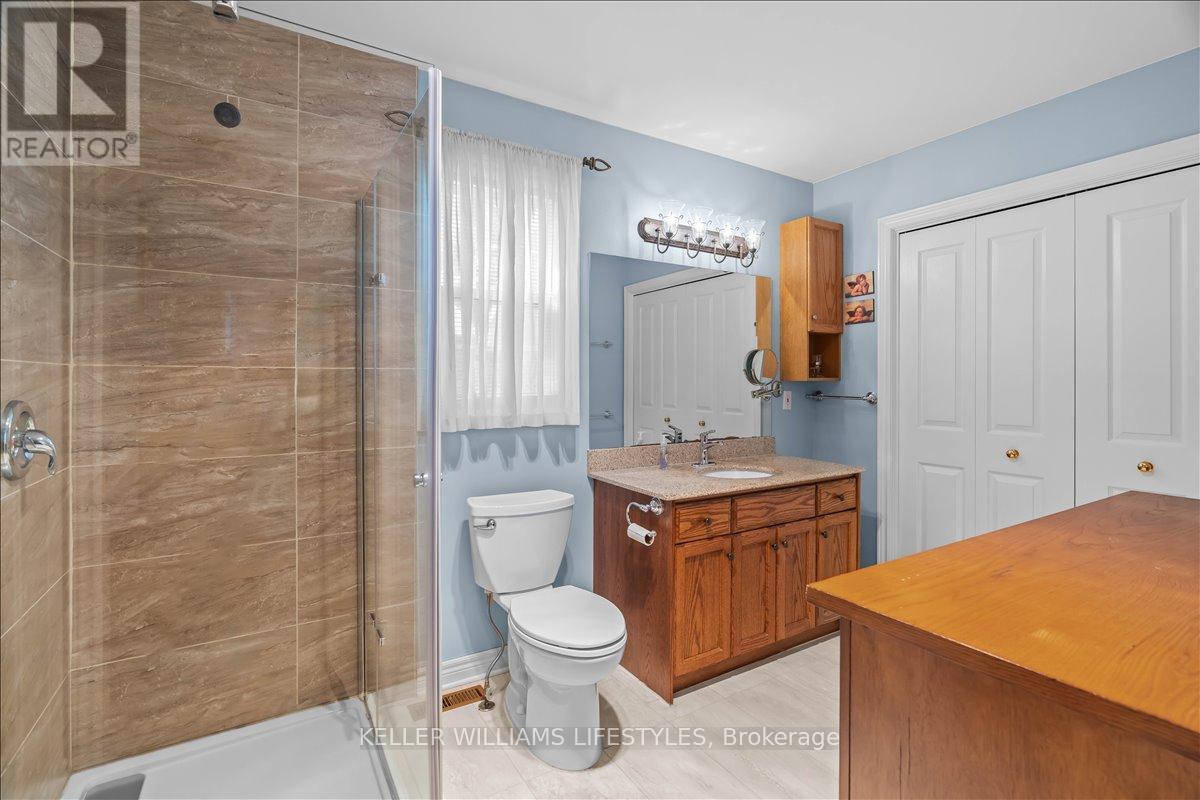 40 Lakeside Circle, Lambton Shores, Ontario  N0M 1T0 - Photo 16 - X12753176