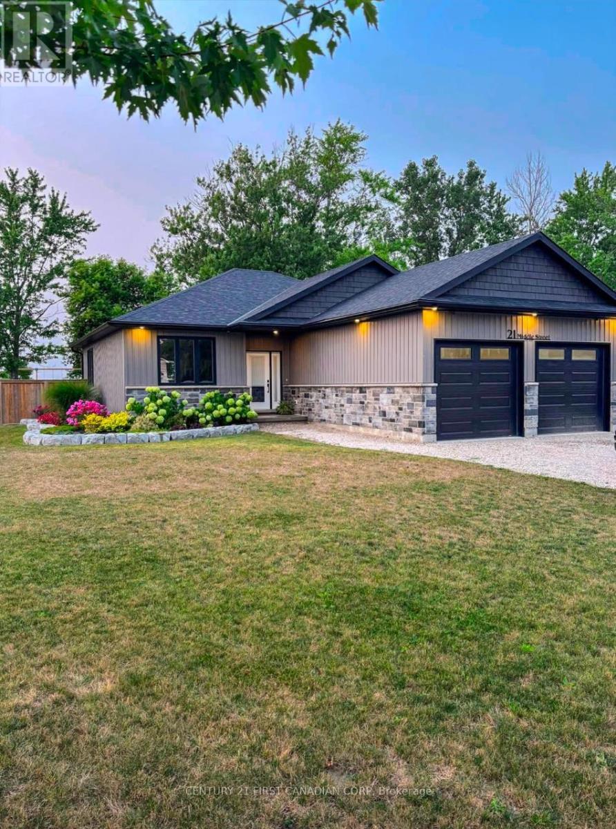 21 Middle Street, South Huron, Ontario  N0M 1M0 - Photo 1 - X12756942