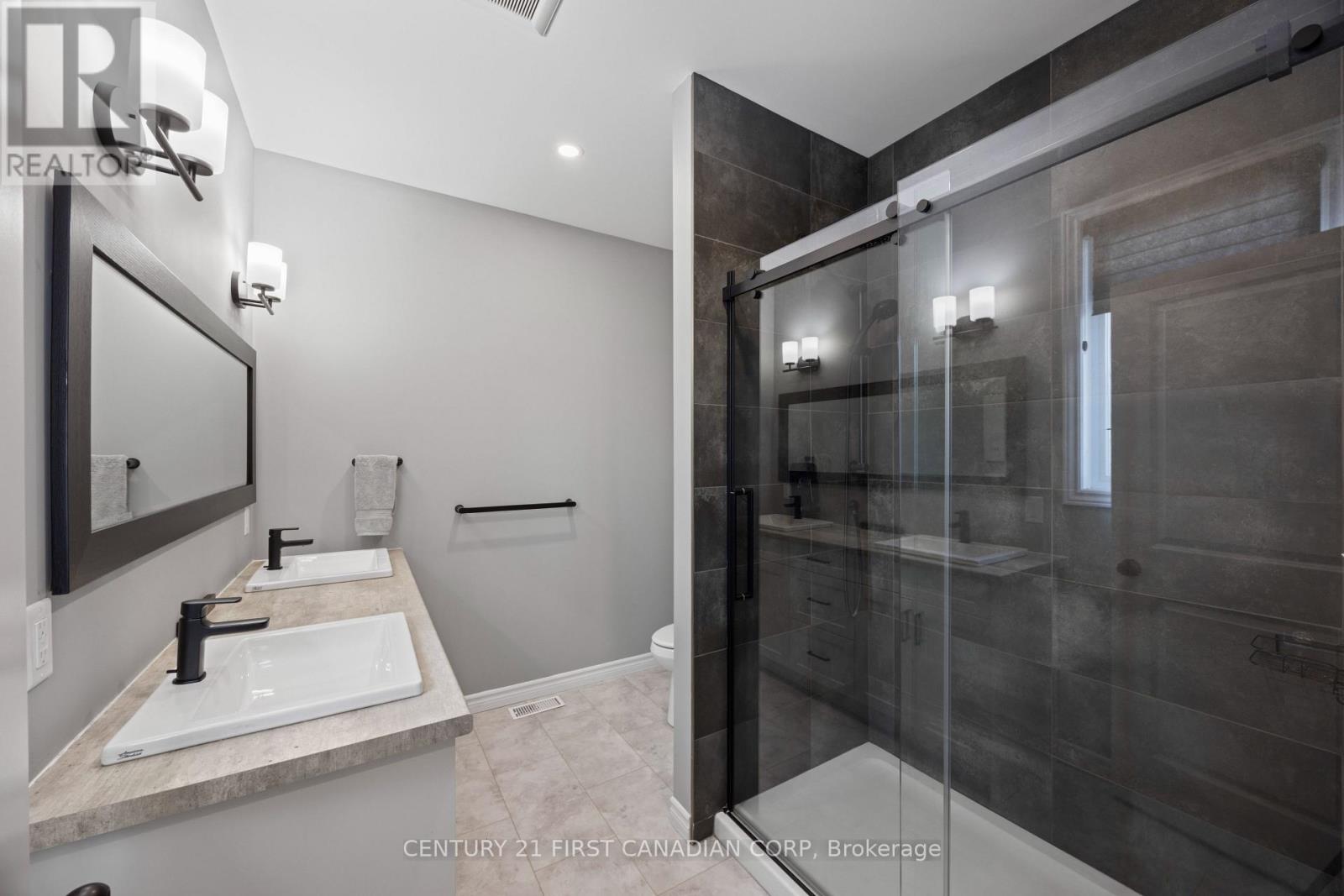 Photo 21 of 50 for 21 Middle Street