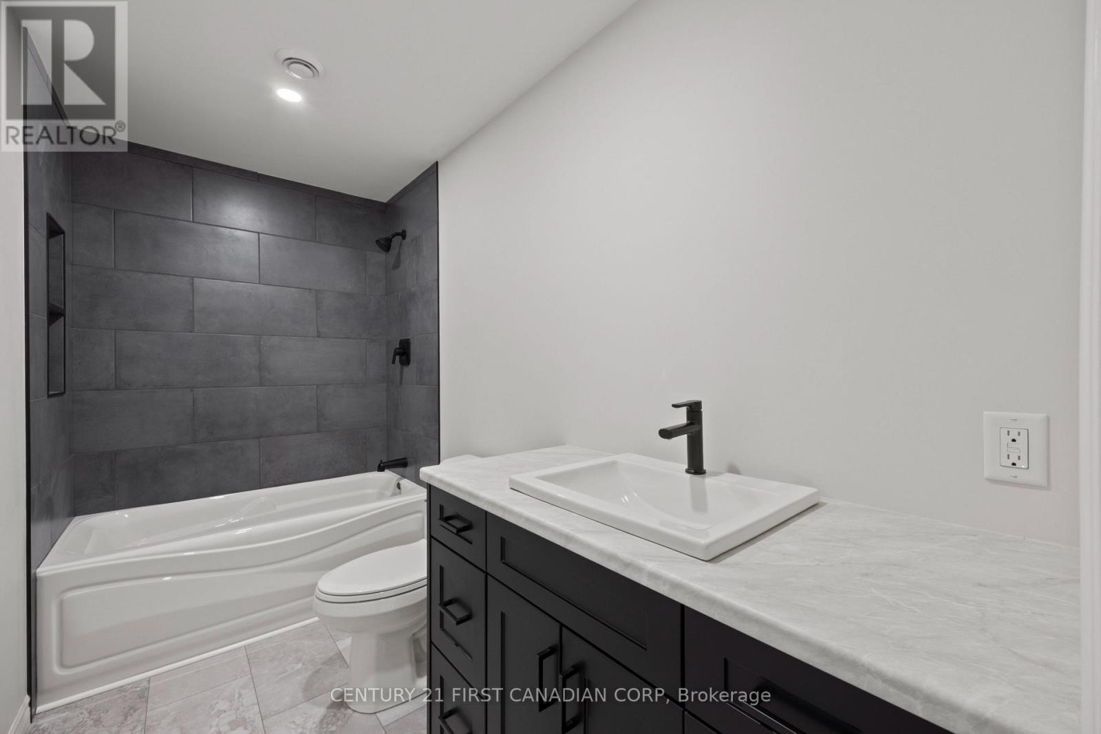 Photo 35 of 50 for 21 Middle Street