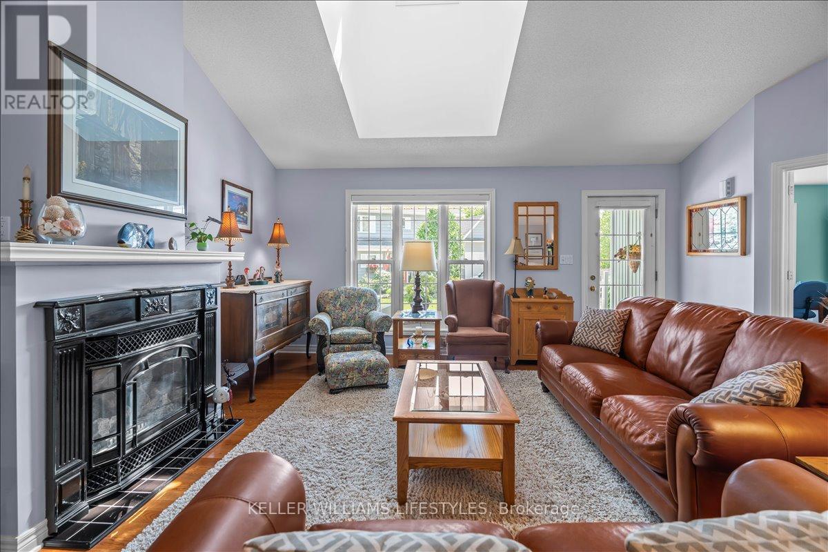 40 Lakeside Circle, Lambton Shores, Ontario  N0M 1T0 - Photo 9 - X12753176