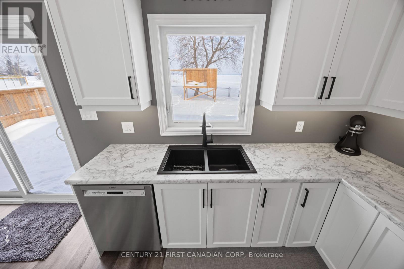 21 Middle Street, South Huron, Ontario  N0M 1M0 - Photo 16 - X12756942