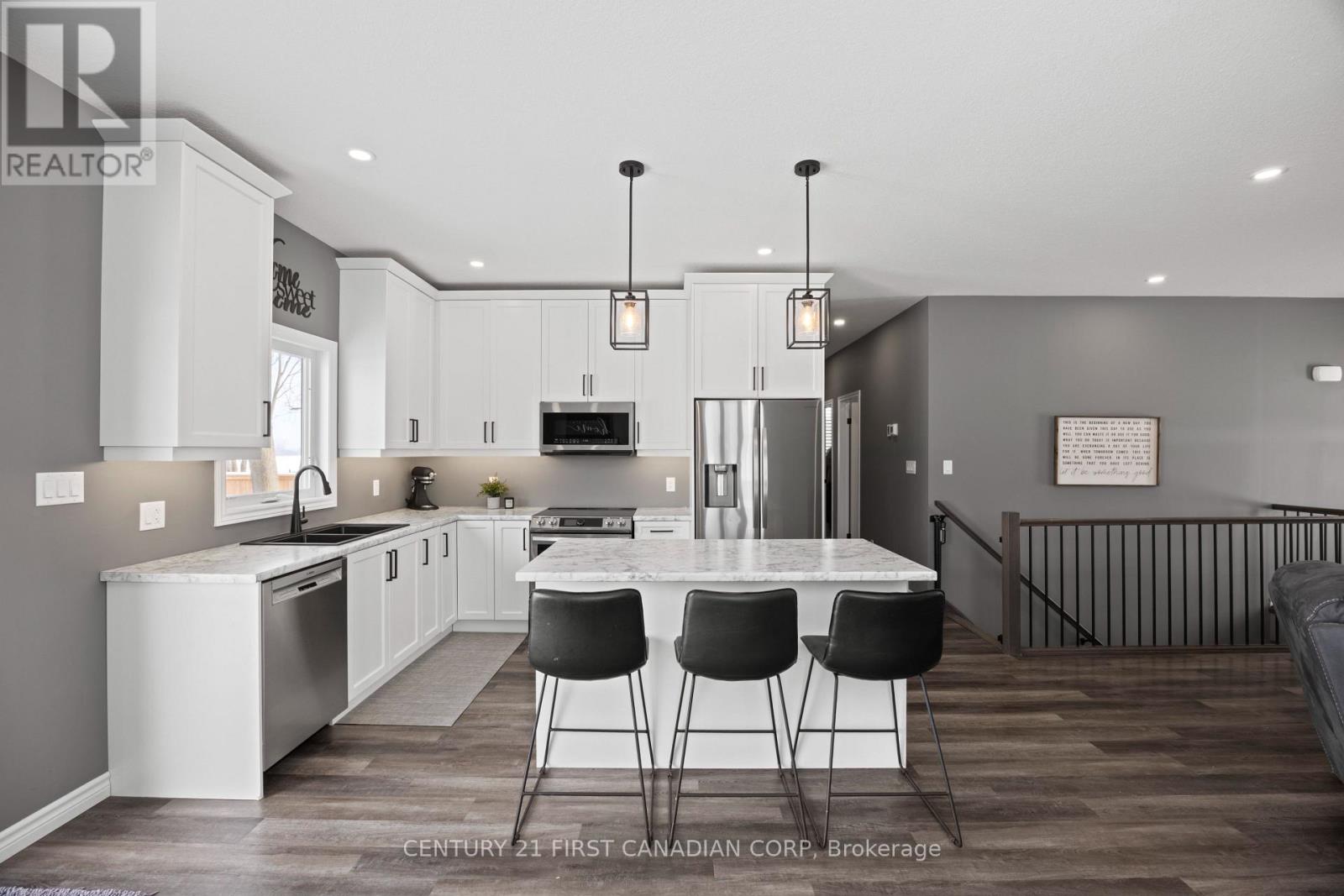 21 Middle Street, South Huron, Ontario  N0M 1M0 - Photo 12 - X12756942