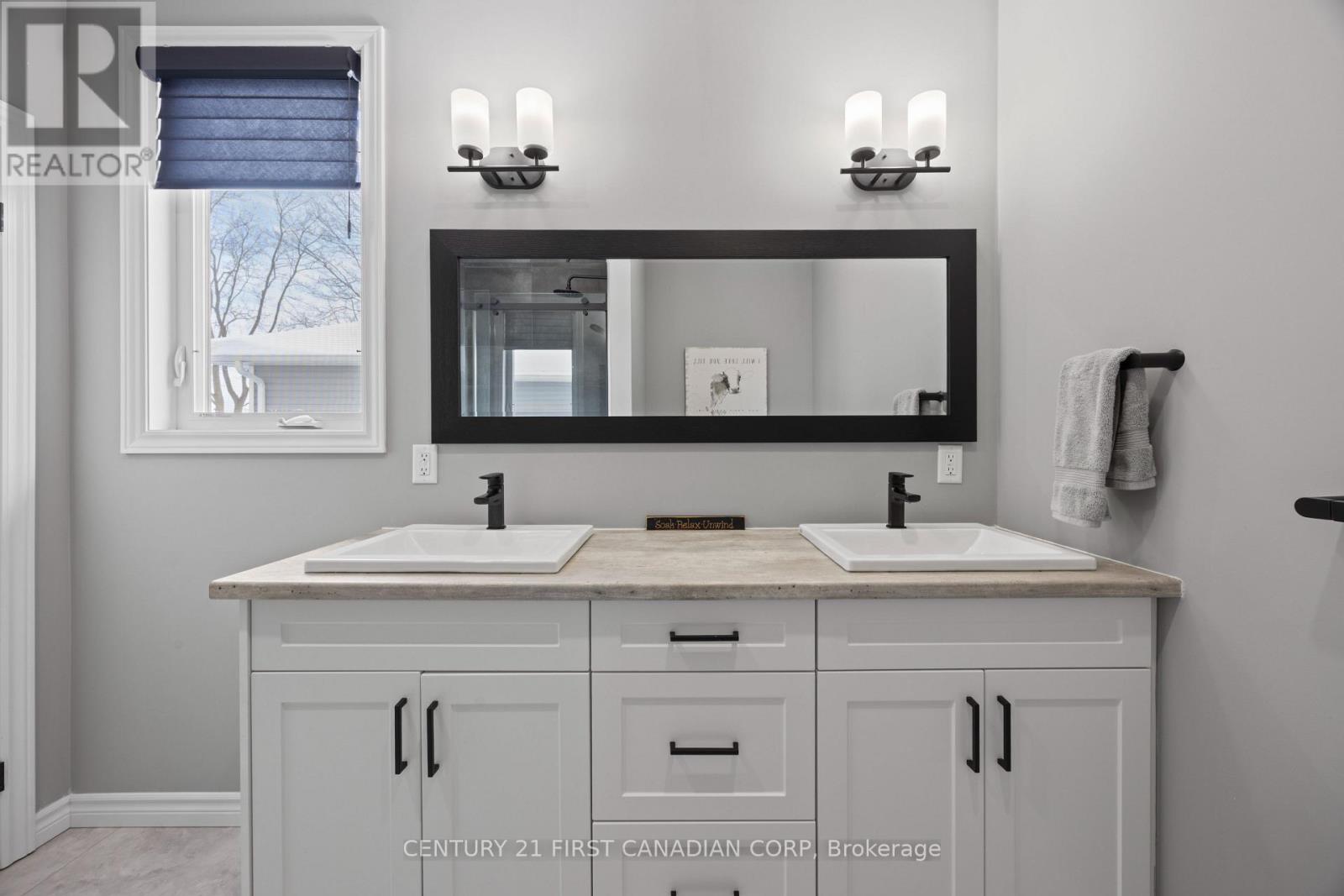 21 Middle Street, South Huron, Ontario  N0M 1M0 - Photo 22 - X12756942