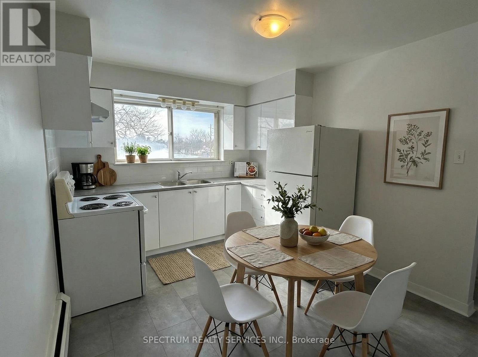 10 - 357 Connaught Street, Kitchener, Ontario  N2C 1B9 - Photo 3 - X12758402