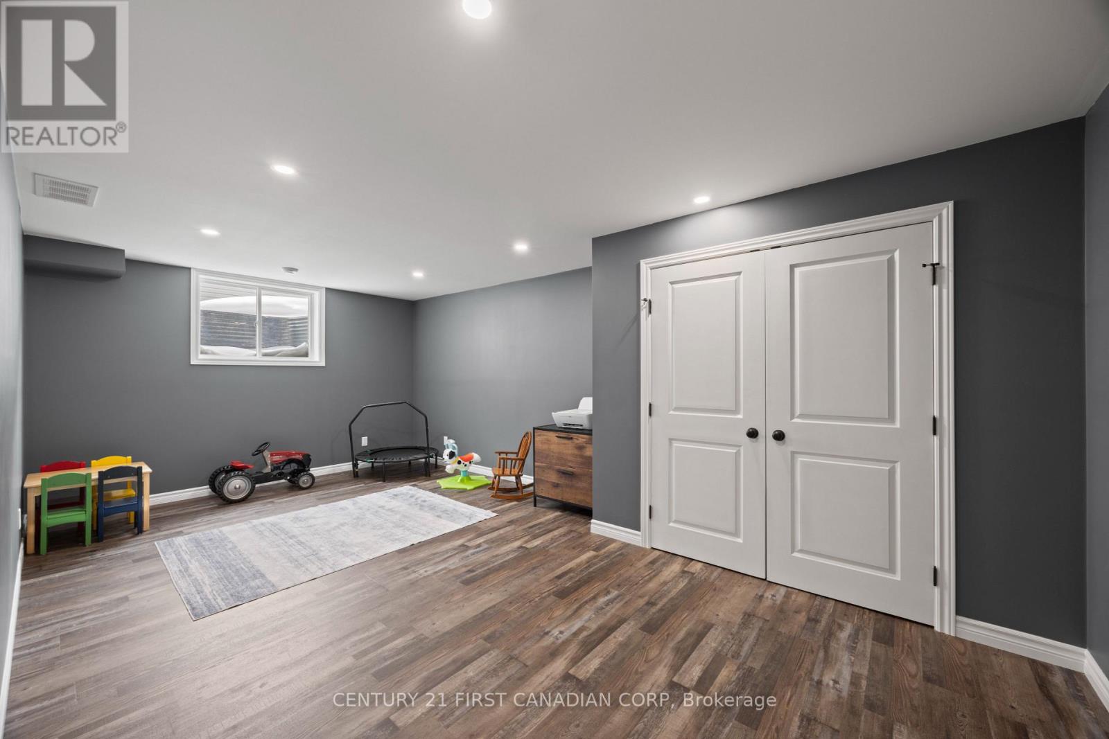 21 Middle Street, South Huron, Ontario  N0M 1M0 - Photo 33 - X12756942