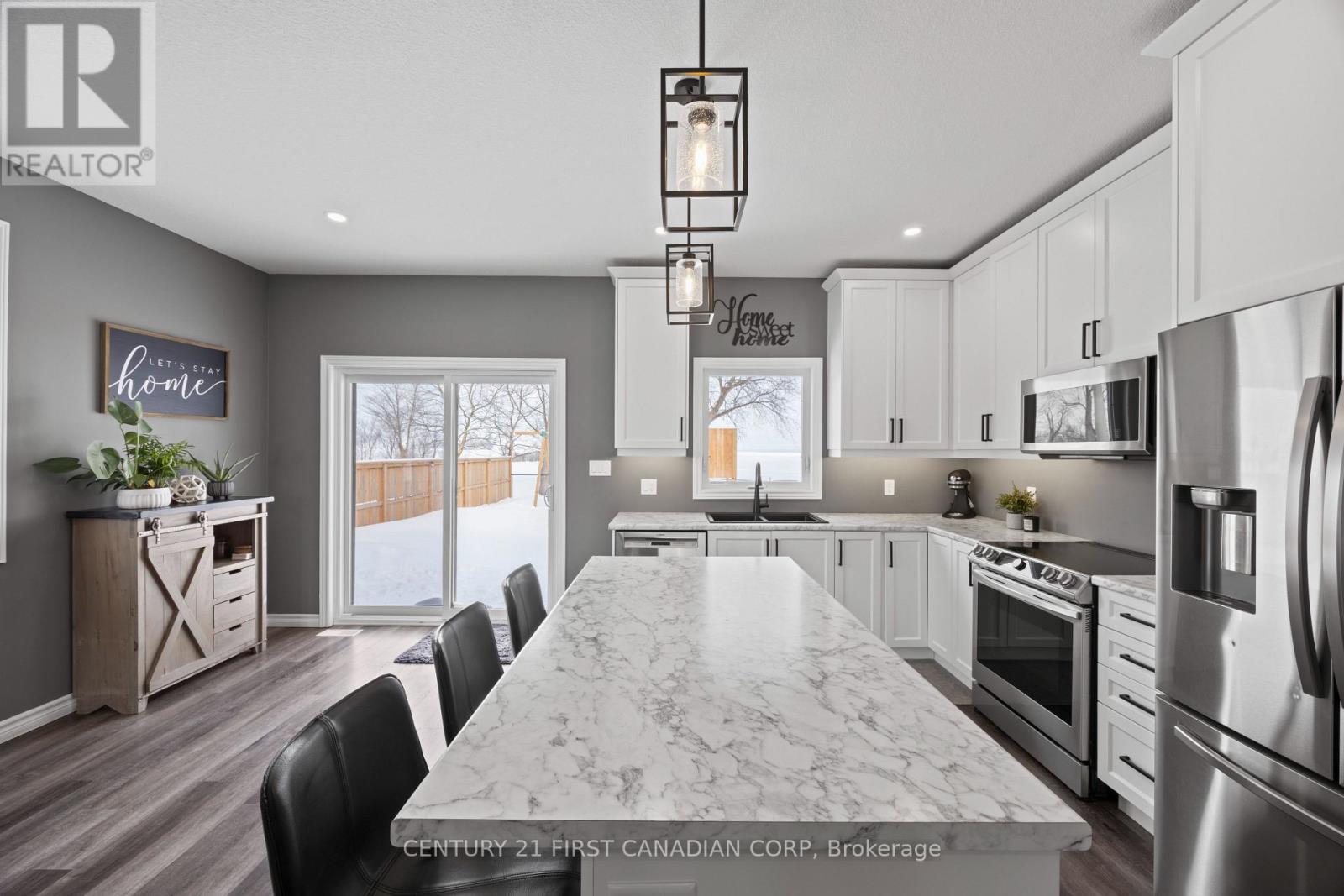 21 Middle Street, South Huron, Ontario  N0M 1M0 - Photo 14 - X12756942