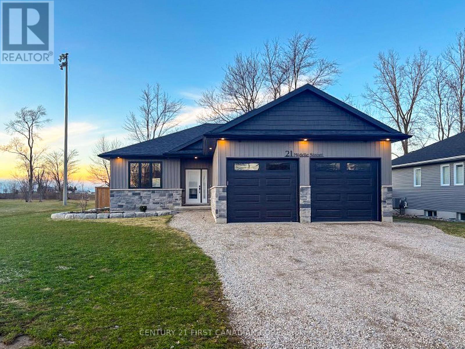 21 Middle Street, South Huron, Ontario  N0M 1M0 - Photo 48 - X12756942