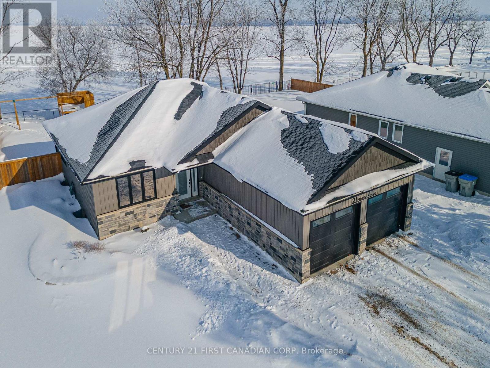 21 Middle Street, South Huron, Ontario  N0M 1M0 - Photo 40 - X12756942