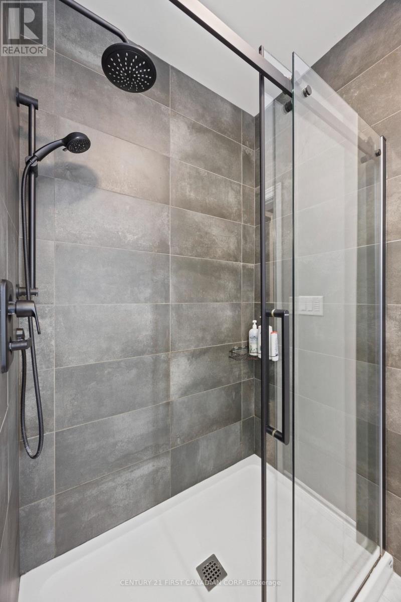 21 Middle Street, South Huron, Ontario  N0M 1M0 - Photo 23 - X12756942