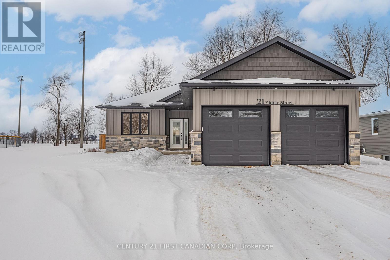 21 Middle Street, South Huron, Ontario  N0M 1M0 - Photo 2 - X12756942