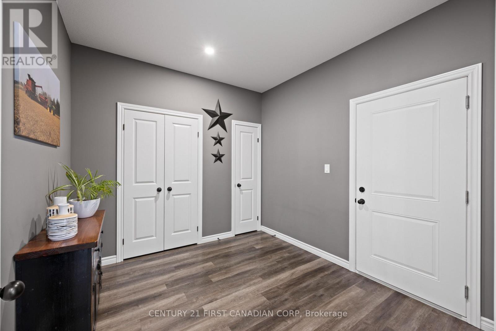 21 Middle Street, South Huron, Ontario  N0M 1M0 - Photo 28 - X12756942