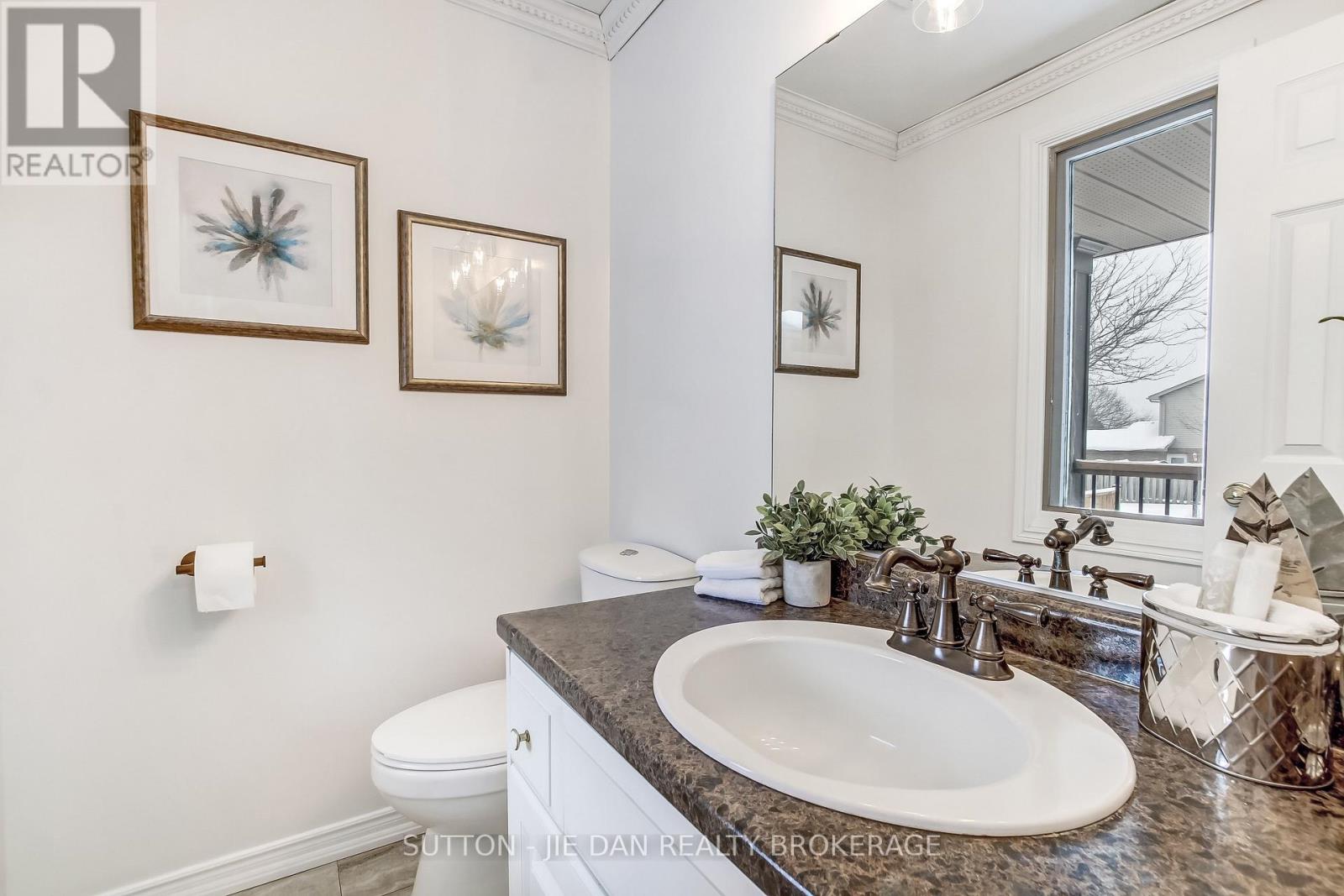 Photo 10 of 25 for 135 Gerald Crescent