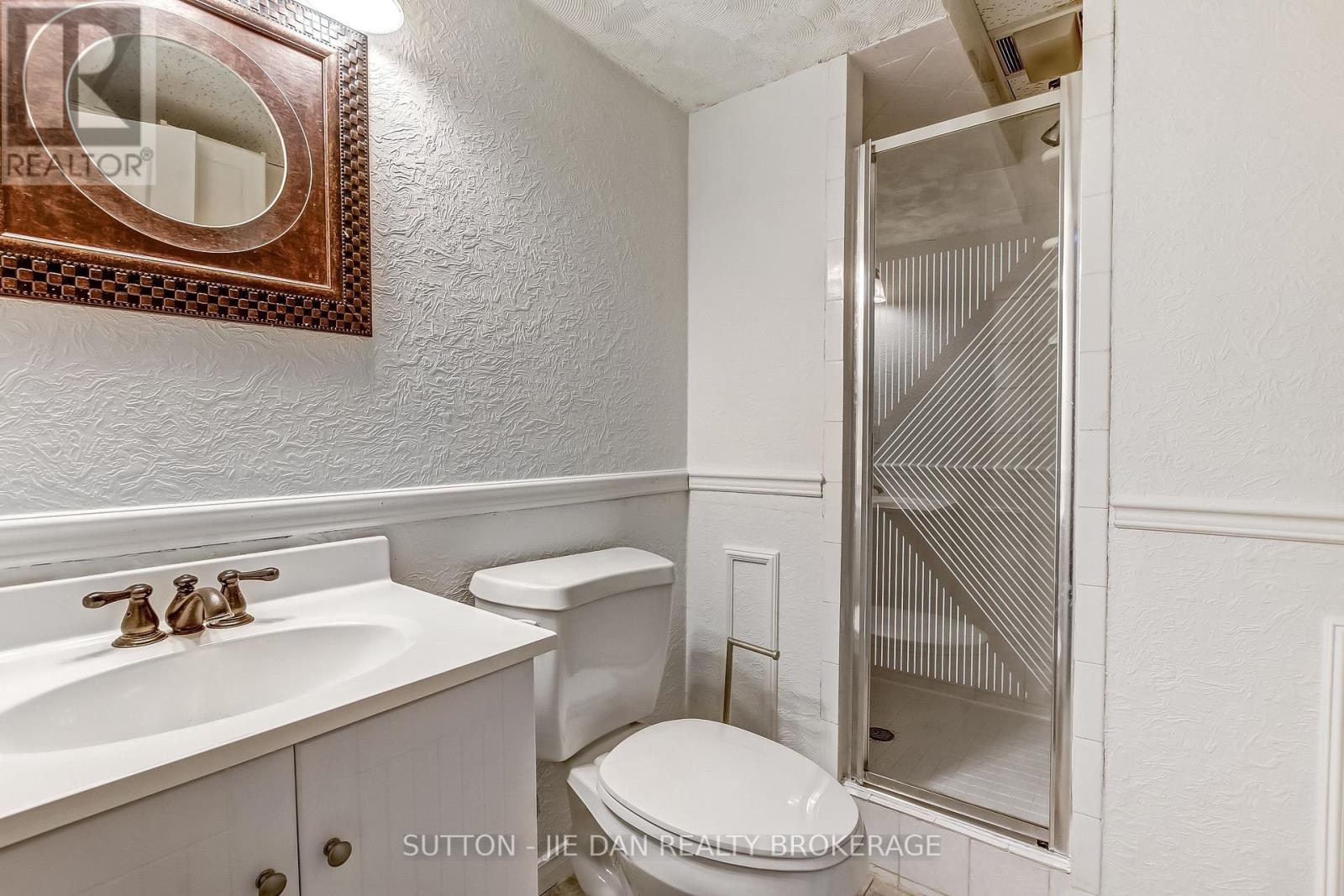 Photo 19 of 25 for 135 Gerald Crescent