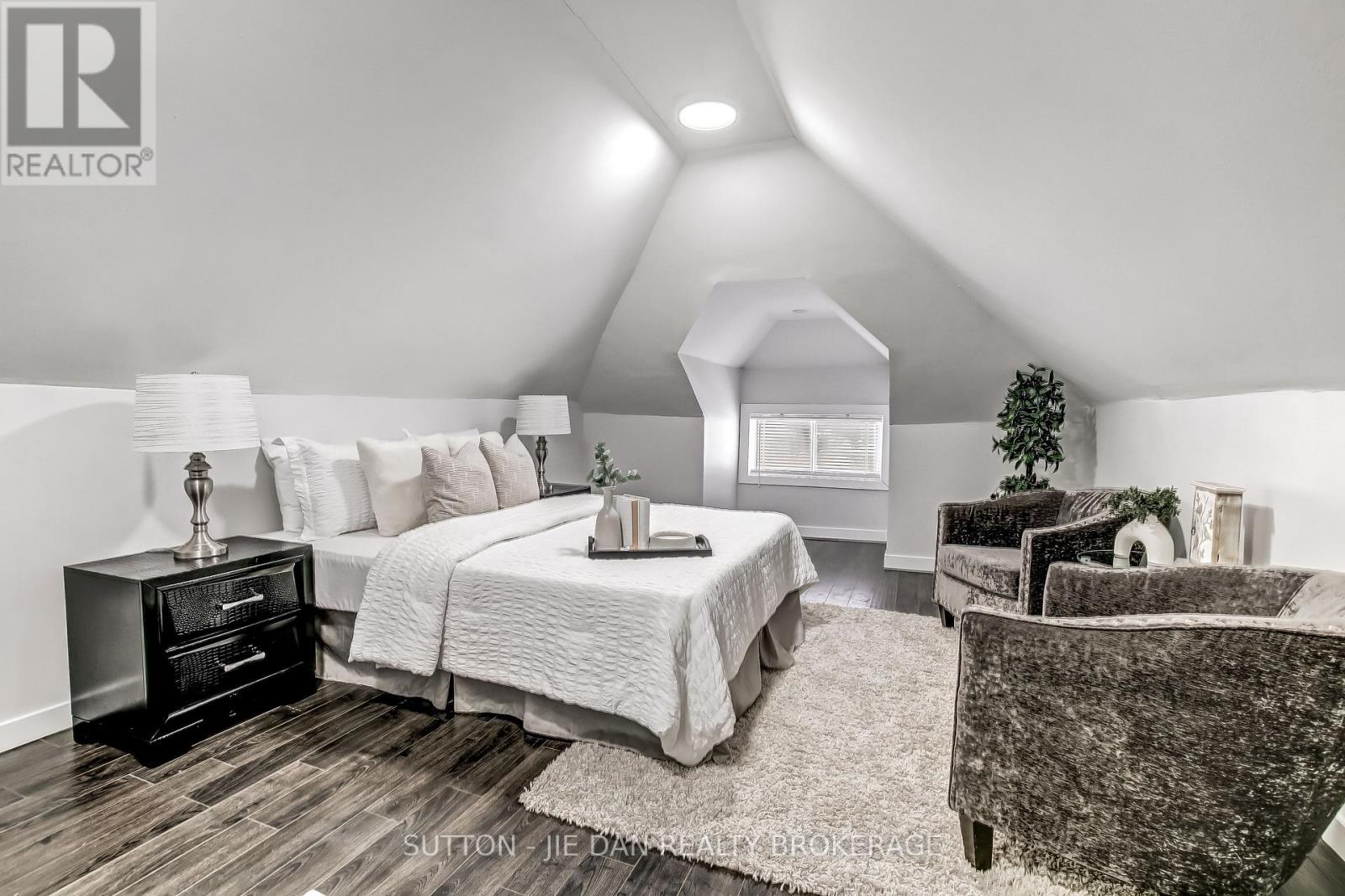 Photo 11 of 20 for 30 Hyla Street