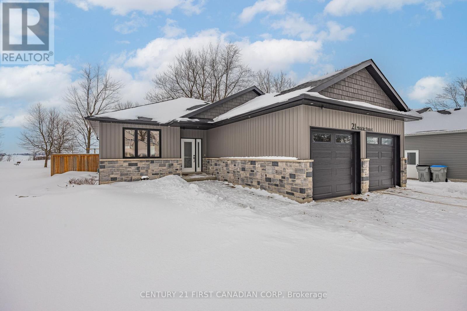 21 Middle Street, South Huron, Ontario  N0M 1M0 - Photo 3 - X12756942