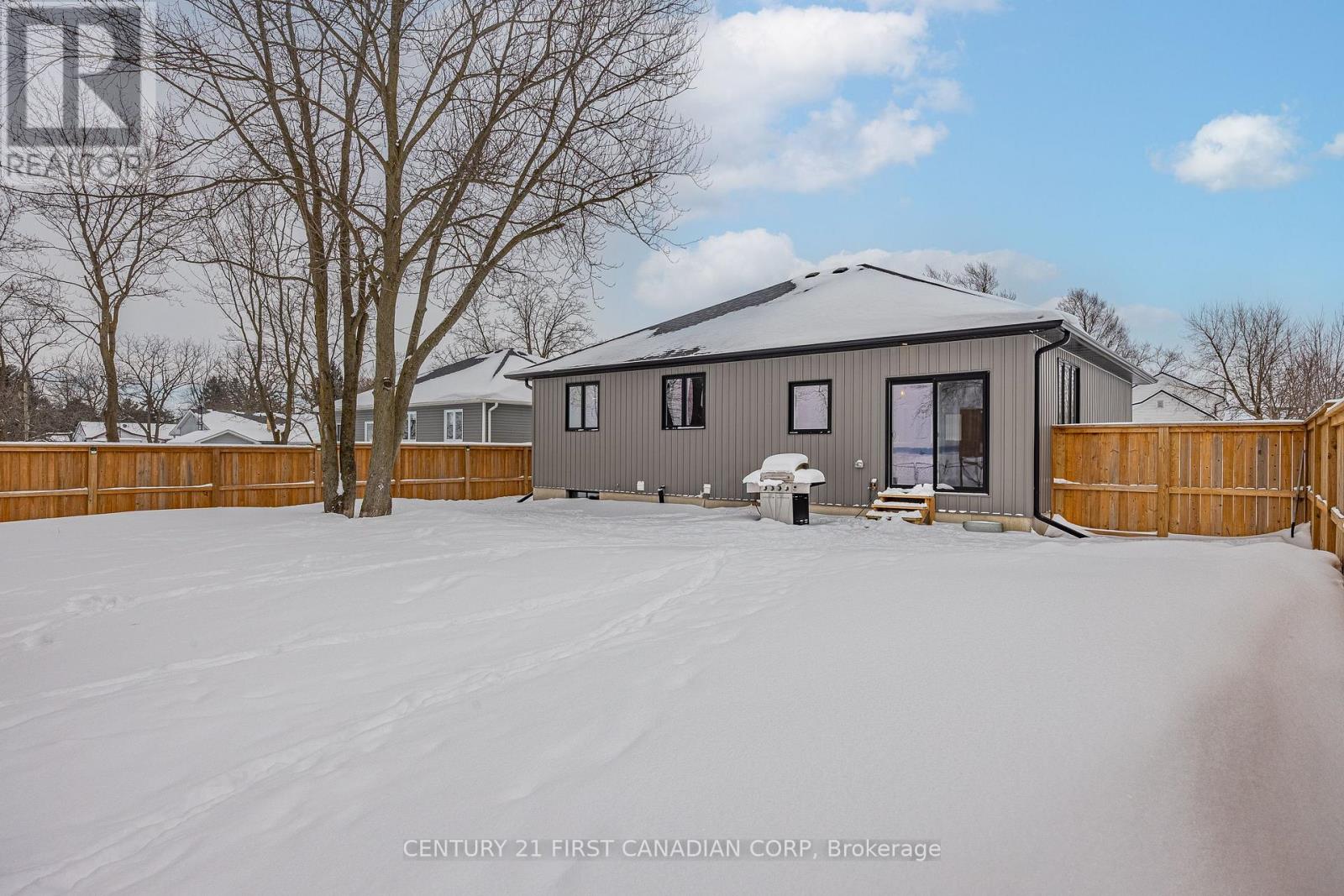 21 Middle Street, South Huron, Ontario  N0M 1M0 - Photo 38 - X12756942