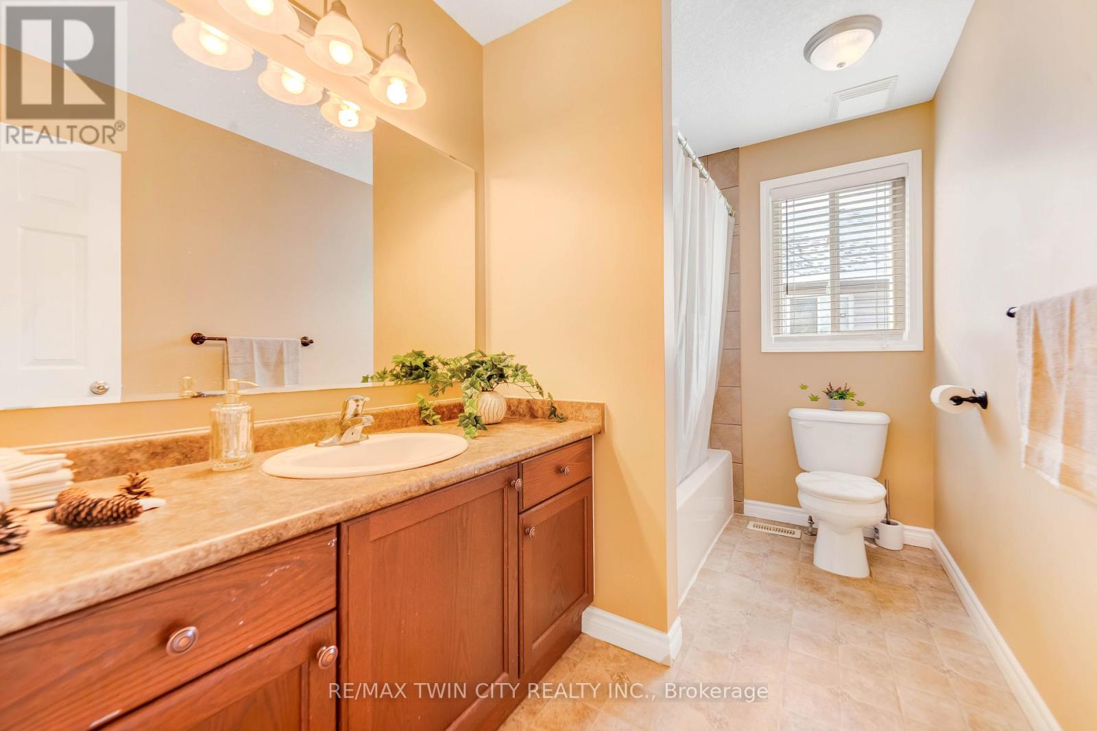 220 Lemon Grass Crescent, Kitchener, Ontario  N2N 3R7 - Photo 26 - X12758338