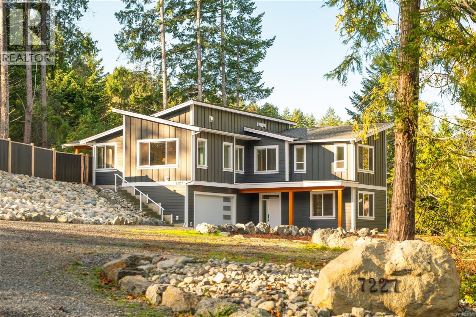 7227 Aulds Rd, Lantzville, British Columbia