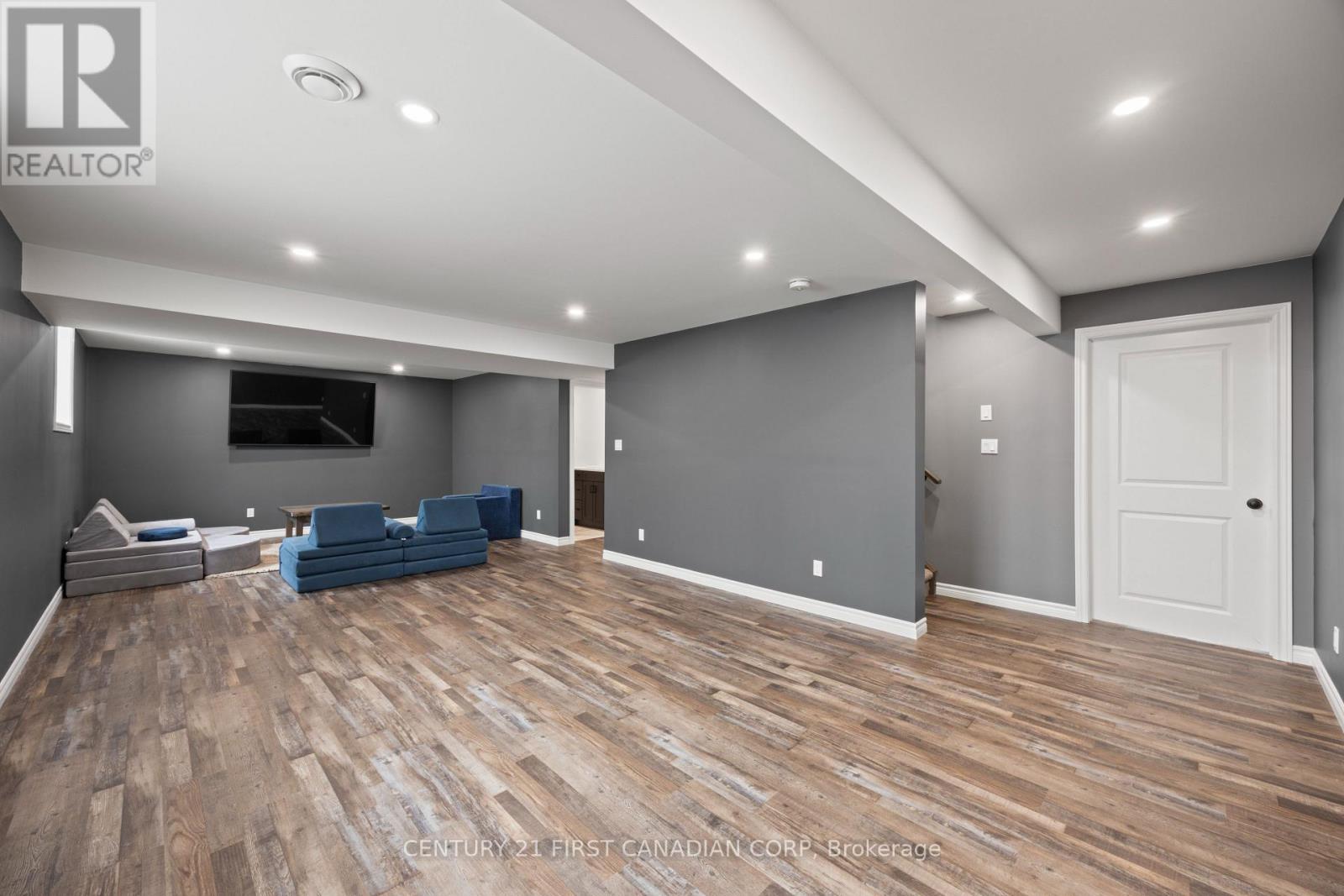 21 Middle Street, South Huron, Ontario  N0M 1M0 - Photo 30 - X12756942