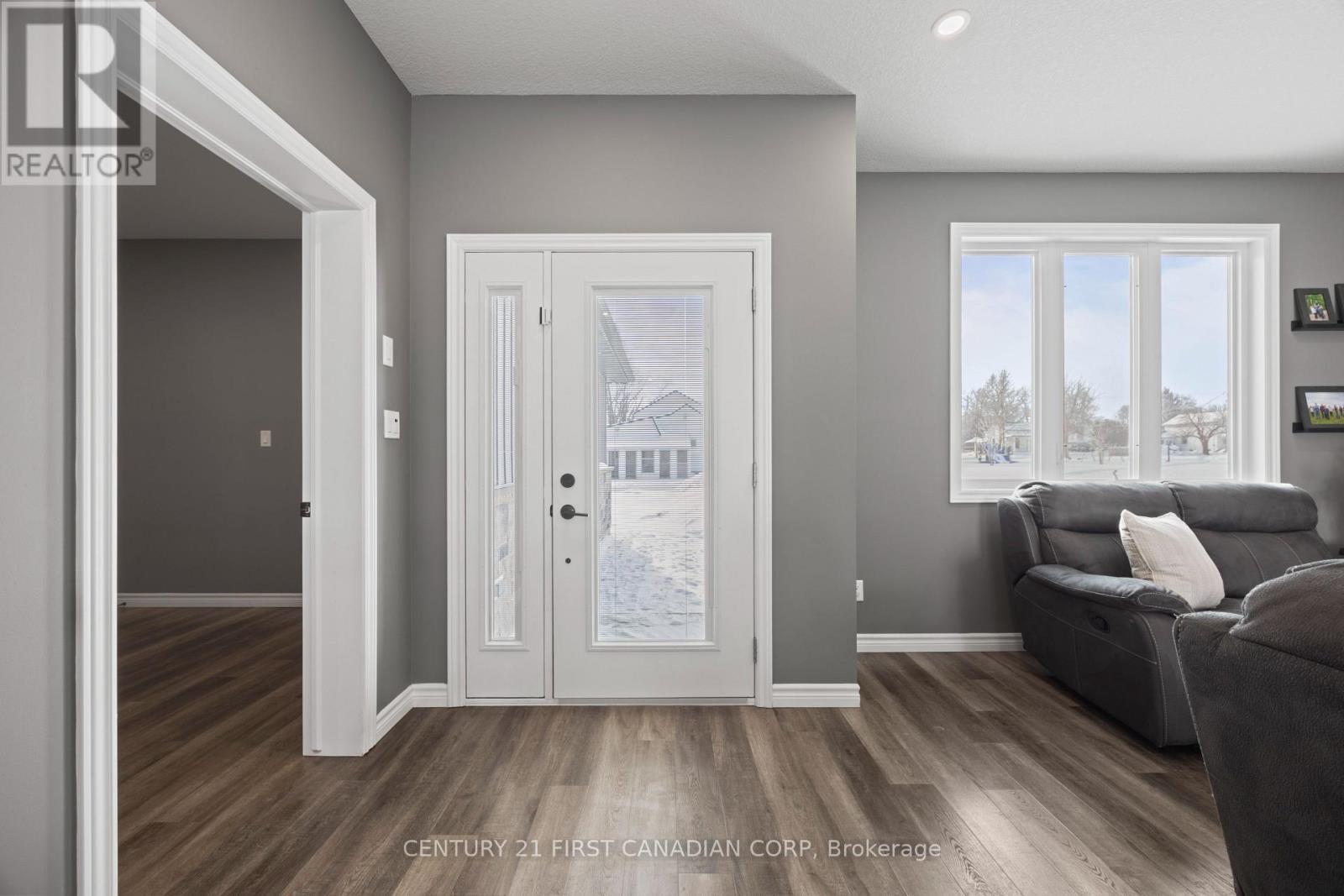 21 Middle Street, South Huron, Ontario  N0M 1M0 - Photo 6 - X12756942