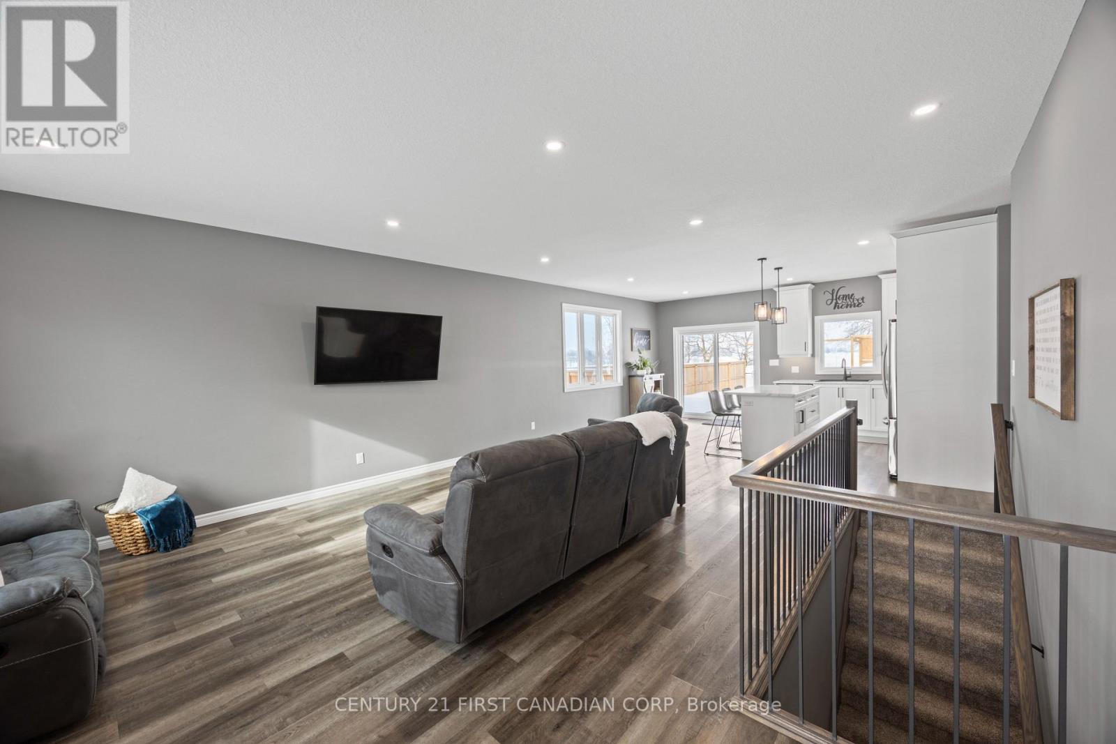 21 Middle Street, South Huron, Ontario  N0M 1M0 - Photo 7 - X12756942