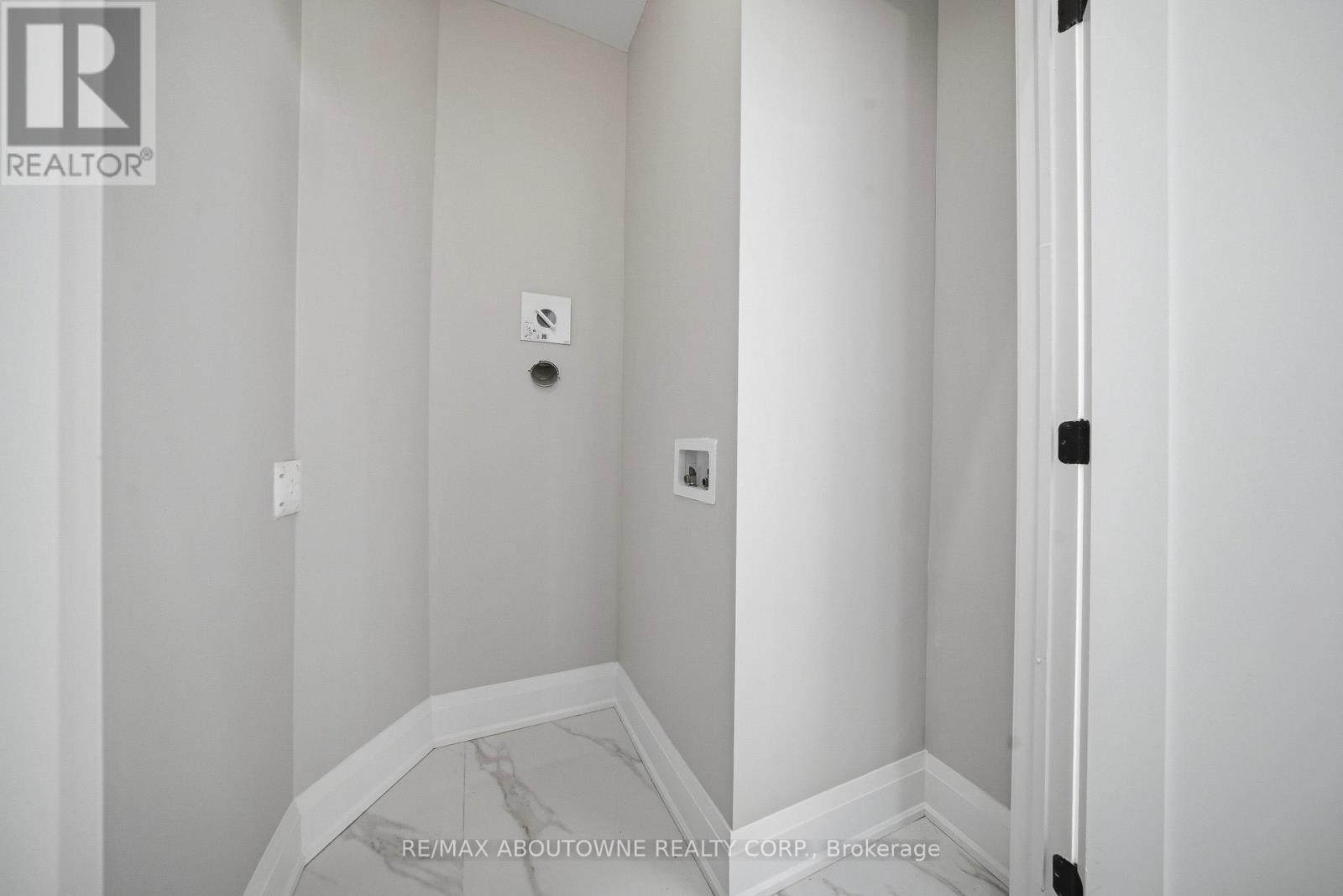 2091 Bridge Road, Oakville, Ontario  L6L 2E8 - Photo 35 - W12758820