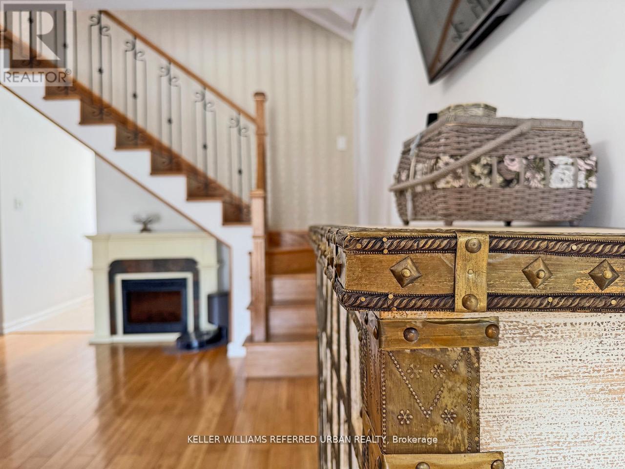 6 Elmhurst Drive, Toronto, Ontario  M9W 2J3 - Photo 5 - W12758834