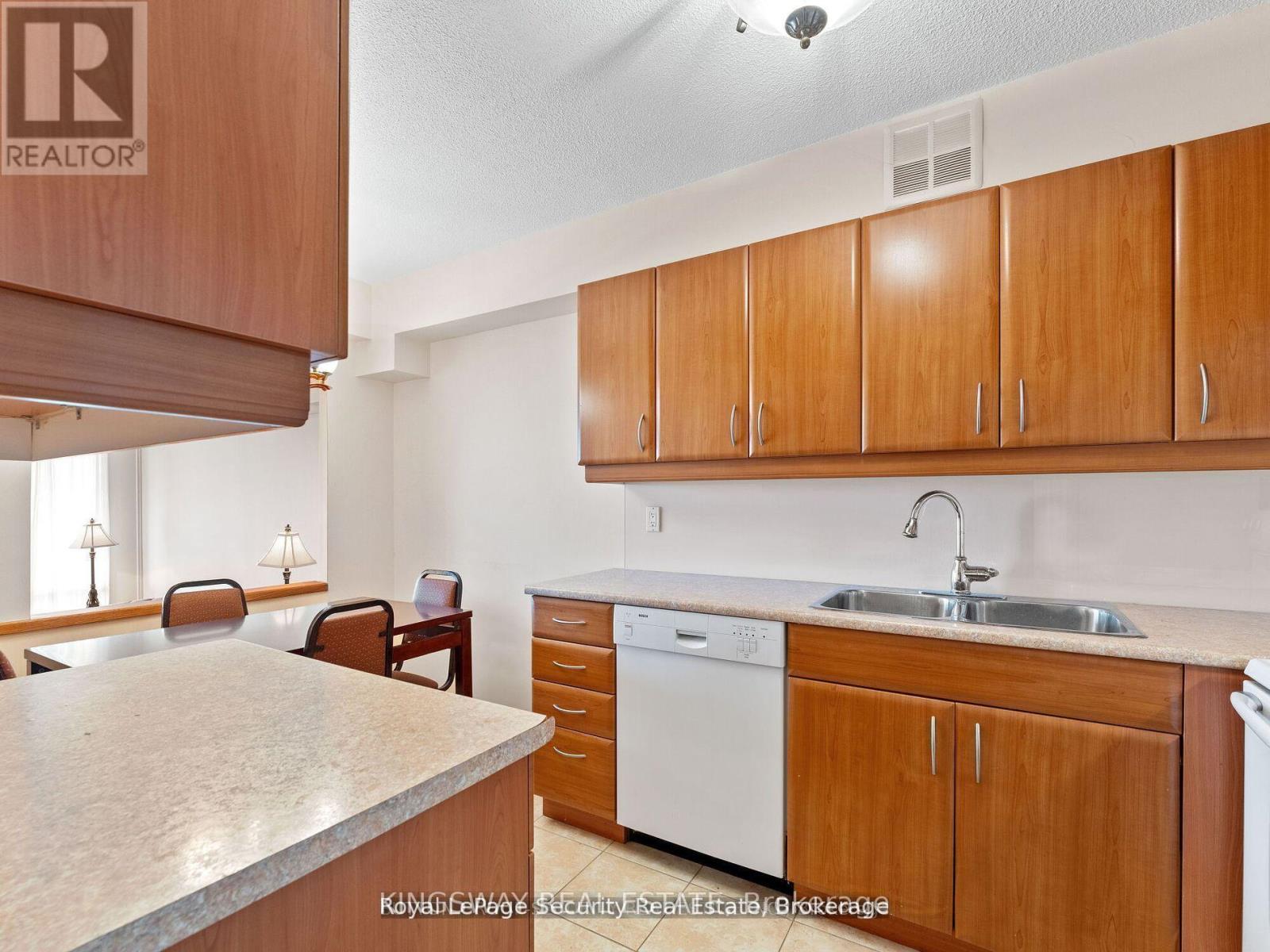 1504 - 240 Scarlett Road, Toronto, Ontario  M6N 4X4 - Photo 14 - W12758836