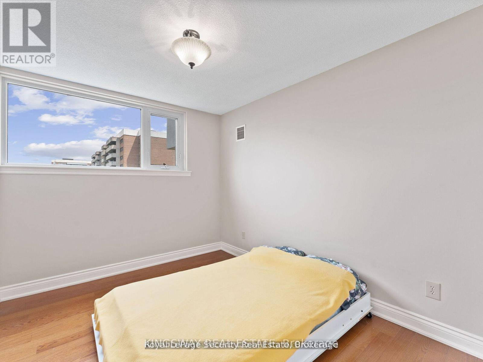 1504 - 240 Scarlett Road, Toronto, Ontario  M6N 4X4 - Photo 21 - W12758836