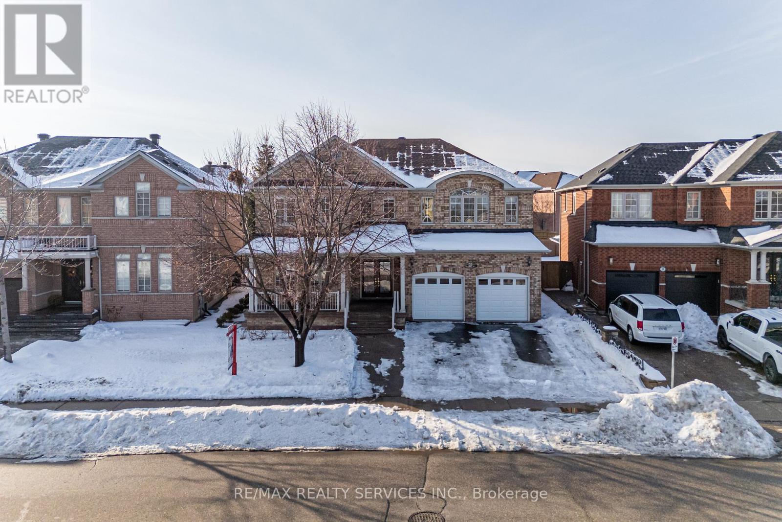 52 MOUNT ROYAL CIRCLE, Brampton, Ontario