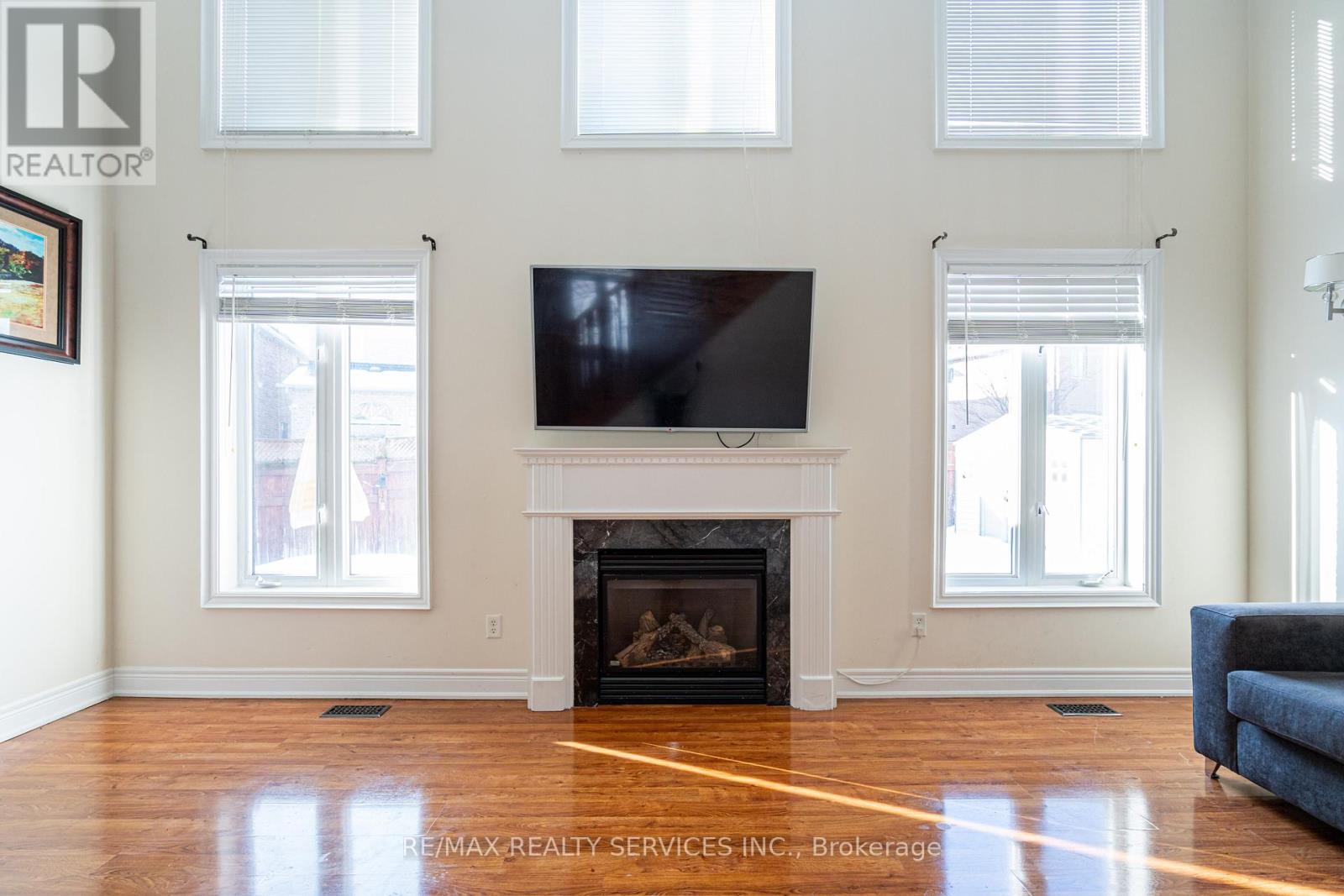 52 Mount Royal Circle, Brampton, Ontario  L6P 2K4 - Photo 11 - W12758842