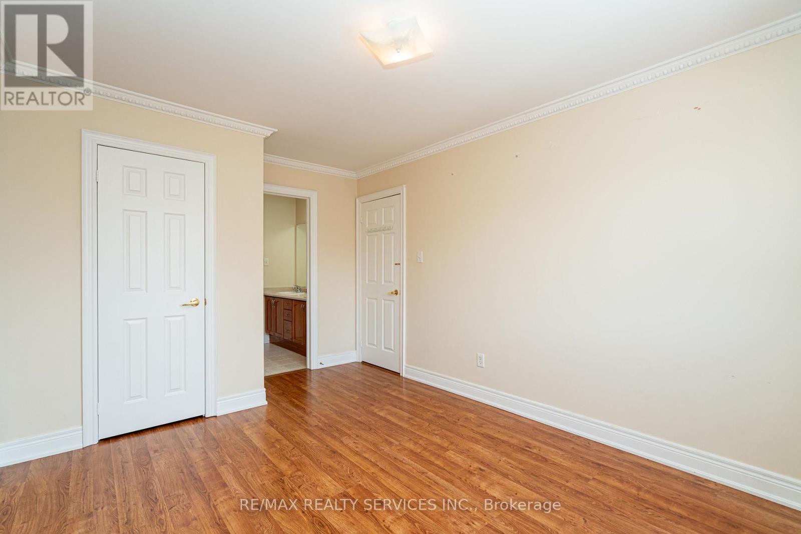 52 Mount Royal Circle, Brampton, Ontario  L6P 2K4 - Photo 34 - W12758842