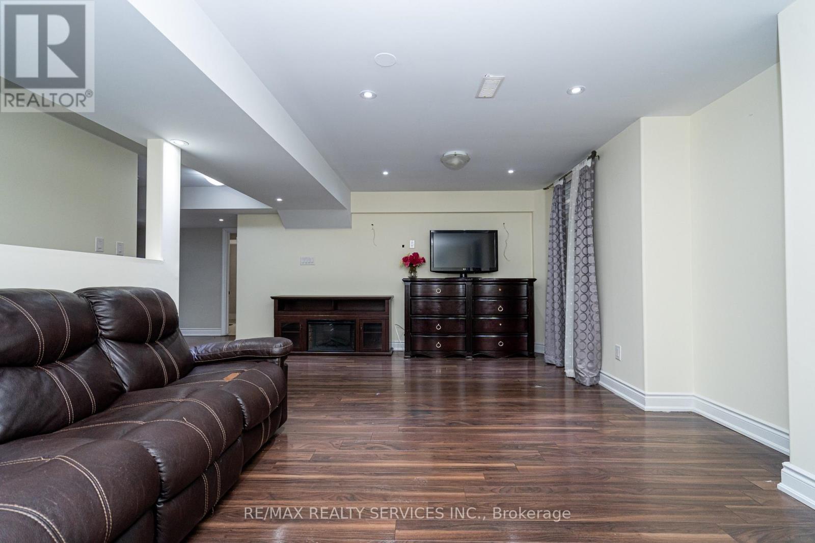 52 Mount Royal Circle, Brampton, Ontario  L6P 2K4 - Photo 40 - W12758842