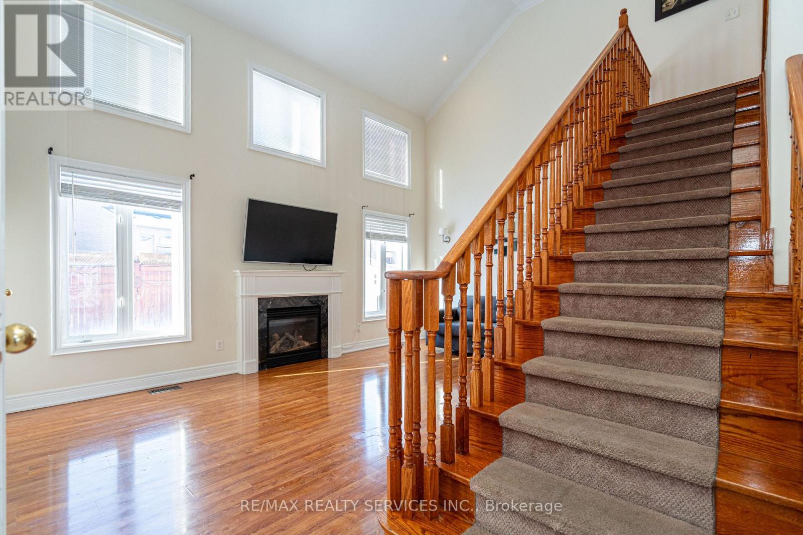 52 Mount Royal Circle, Brampton, Ontario  L6P 2K4 - Photo 9 - W12758842