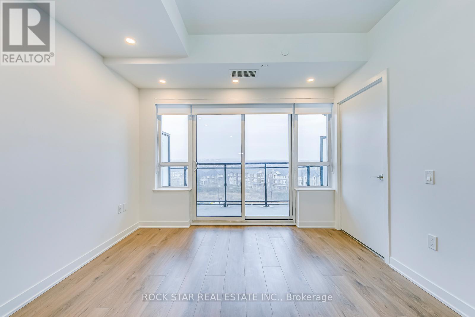 601 - 395 Dundas Street W, Oakville, Ontario  L6M 5R8 - Photo 13 - W12758844