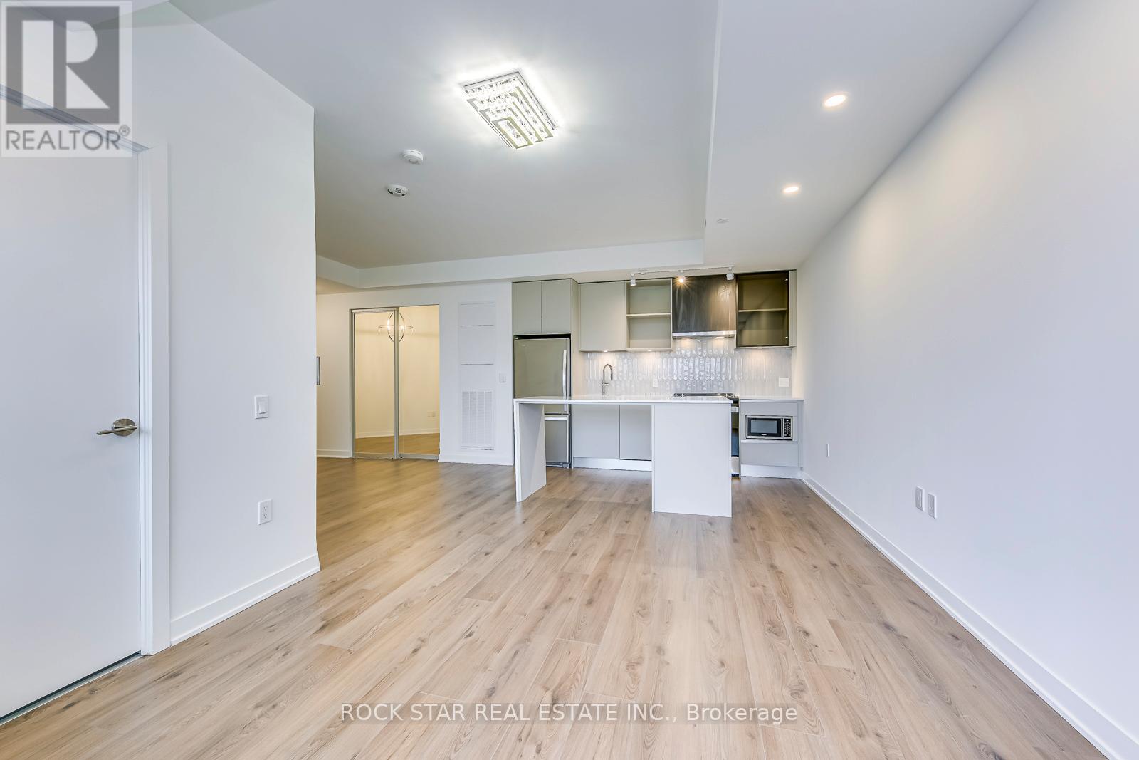 601 - 395 Dundas Street W, Oakville, Ontario  L6M 5R8 - Photo 14 - W12758844