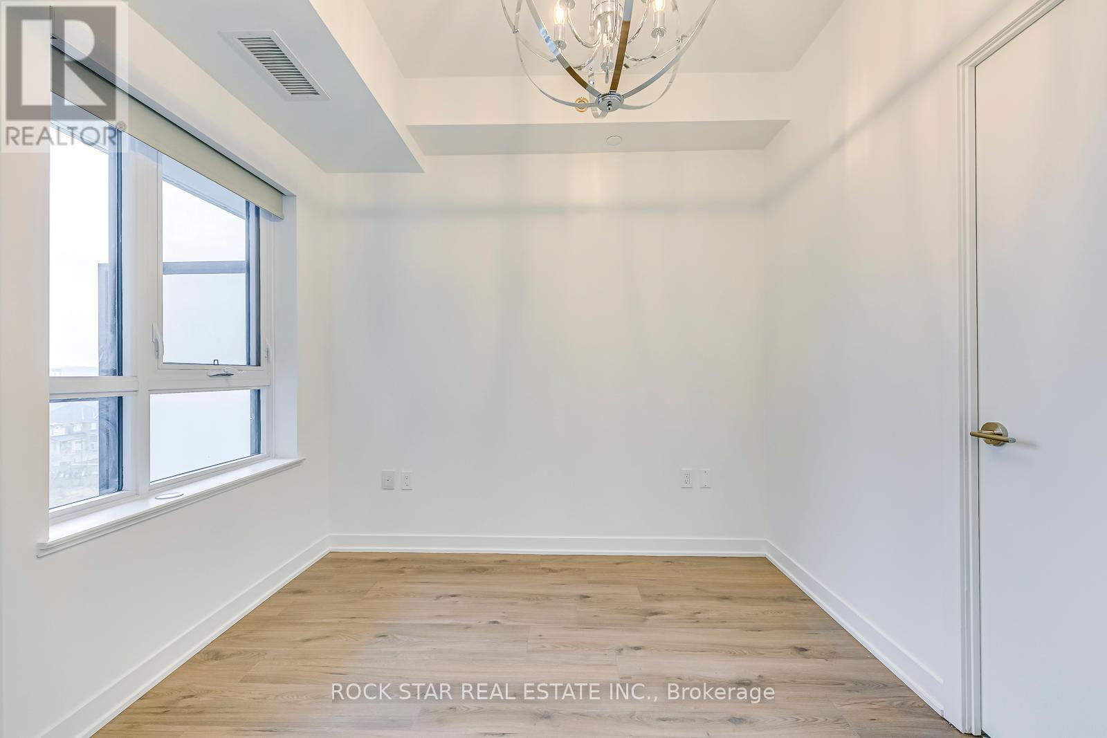 601 - 395 Dundas Street W, Oakville, Ontario  L6M 5R8 - Photo 17 - W12758844