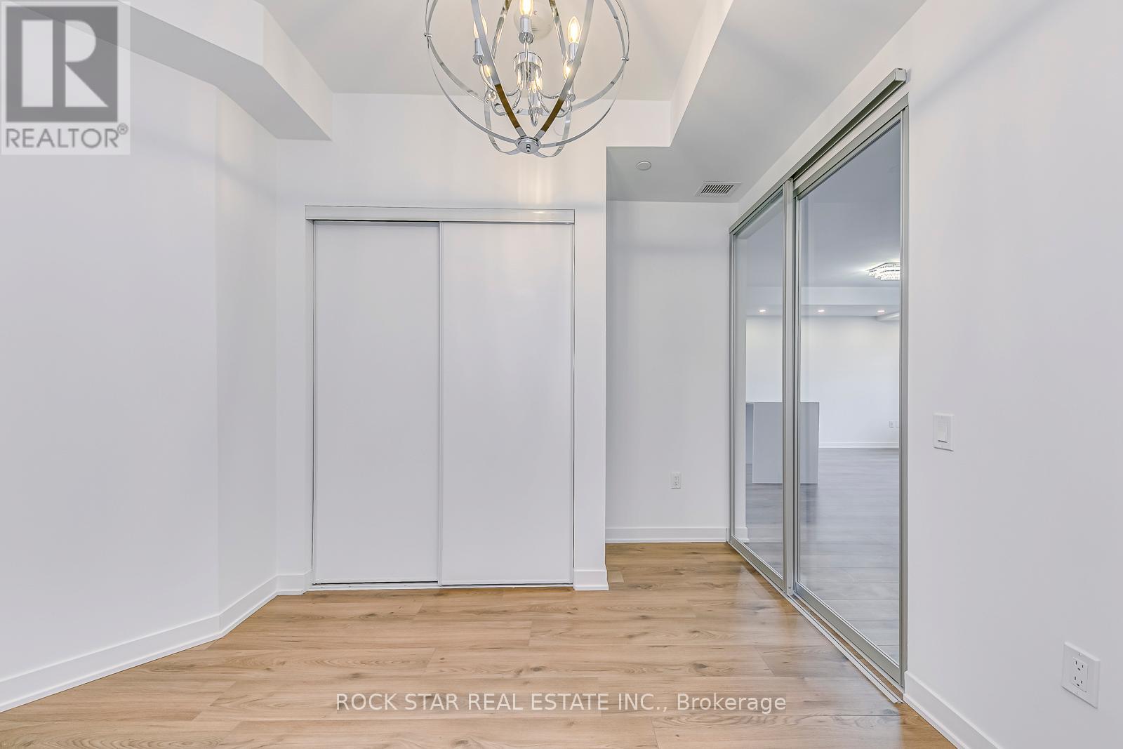 601 - 395 Dundas Street W, Oakville, Ontario  L6M 5R8 - Photo 23 - W12758844