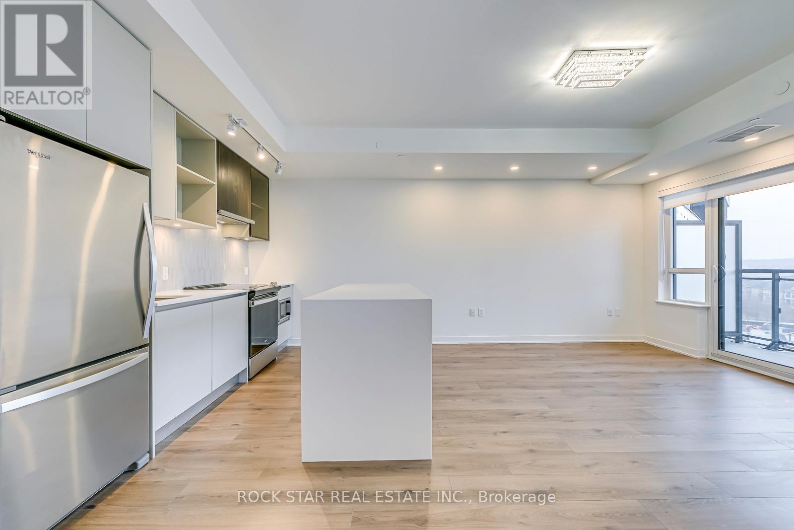 601 - 395 Dundas Street W, Oakville, Ontario  L6M 5R8 - Photo 6 - W12758844