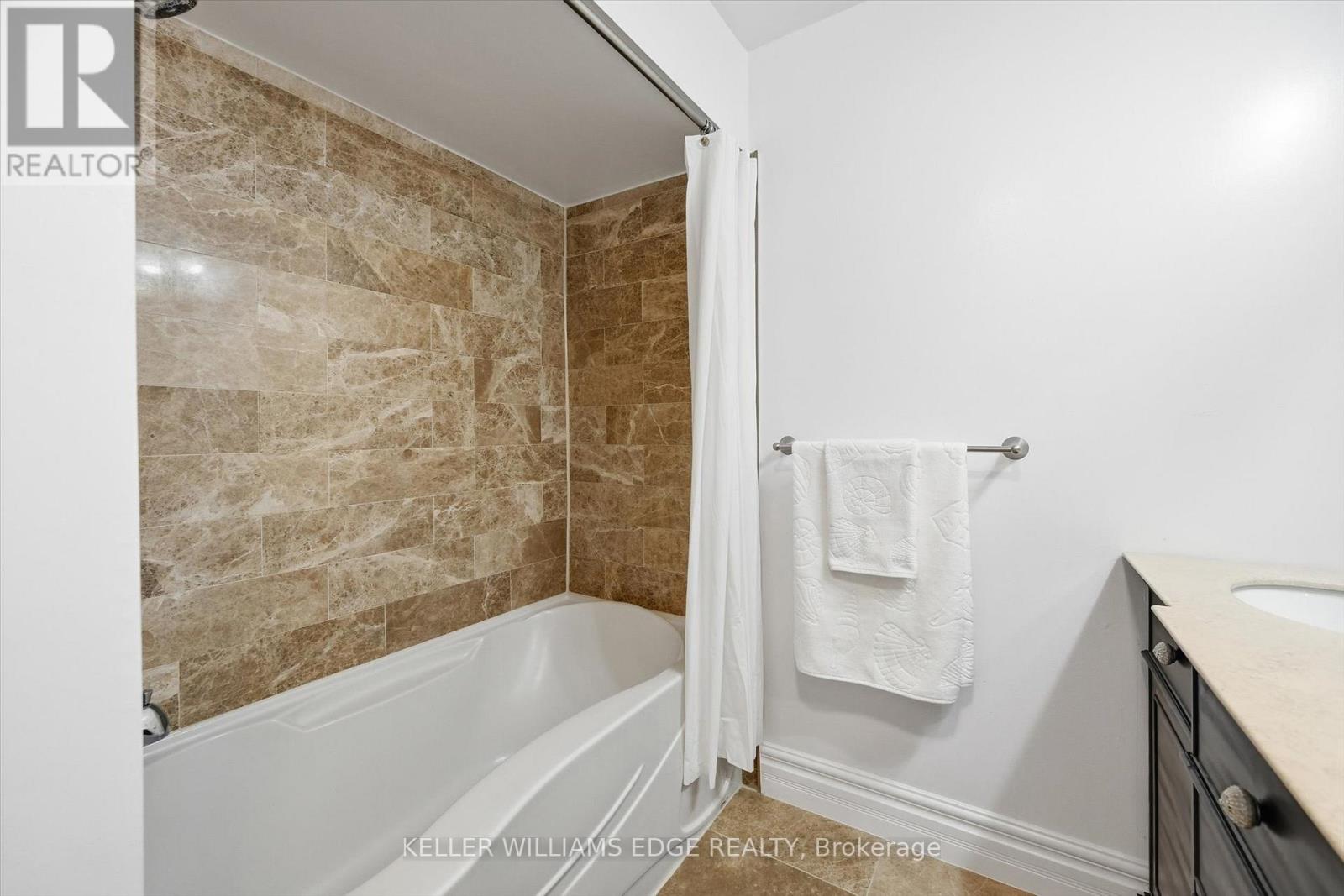 2351 Greenbank Trail, Burlington, Ontario  L7P 3S7 - Photo 13 - W12758848