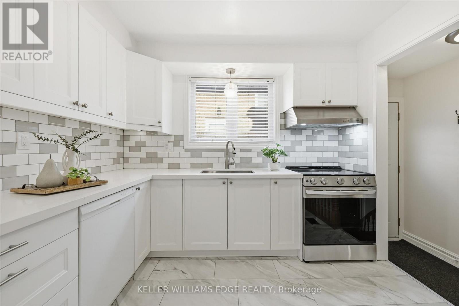 2351 Greenbank Trail, Burlington, Ontario  L7P 3S7 - Photo 9 - W12758848