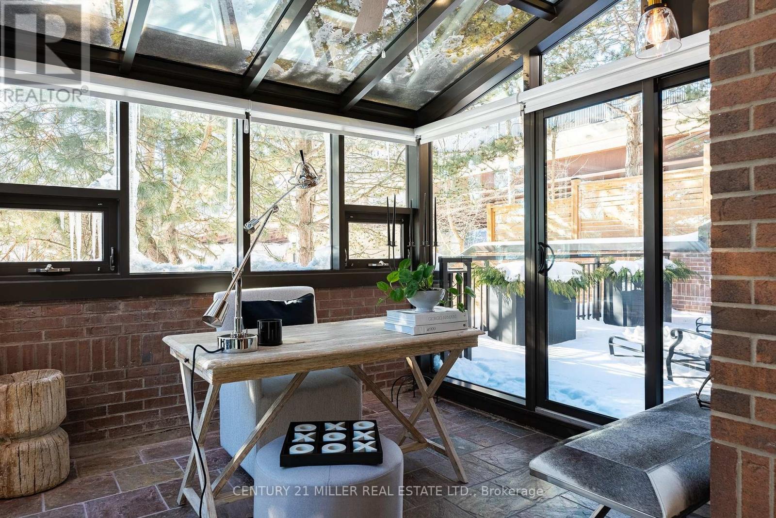 201 - 100 Lakeshore Road E, Oakville, Ontario  L6J 6M9 - Photo 10 - W12758850