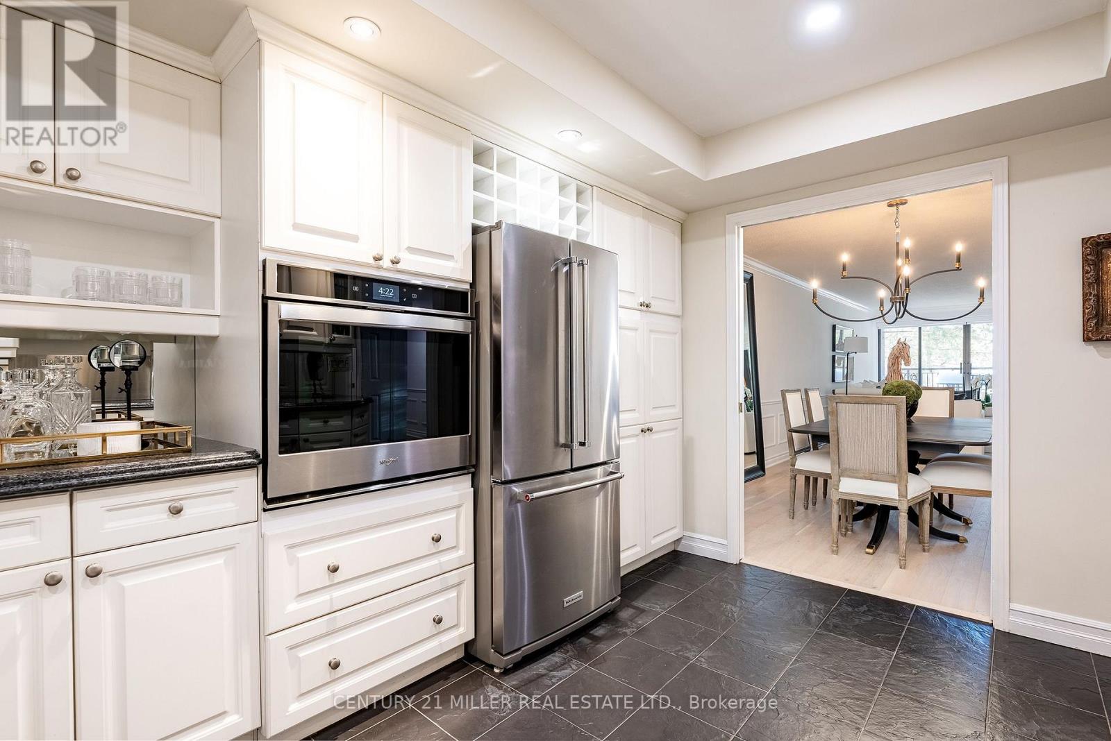 201 - 100 Lakeshore Road E, Oakville, Ontario  L6J 6M9 - Photo 13 - W12758850