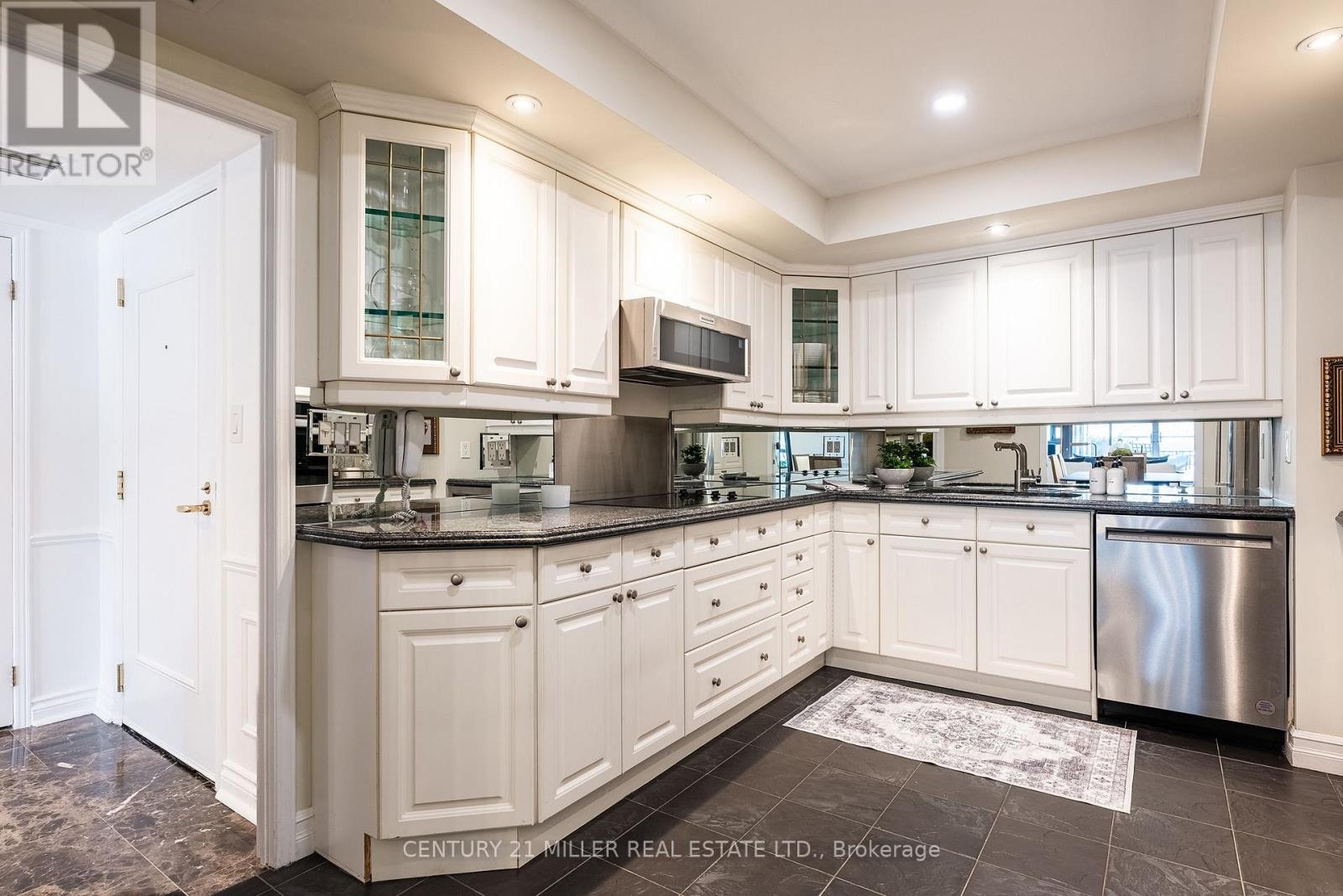 201 - 100 Lakeshore Road E, Oakville, Ontario  L6J 6M9 - Photo 14 - W12758850