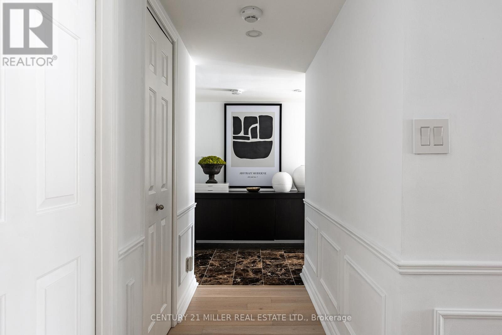 201 - 100 Lakeshore Road E, Oakville, Ontario  L6J 6M9 - Photo 15 - W12758850