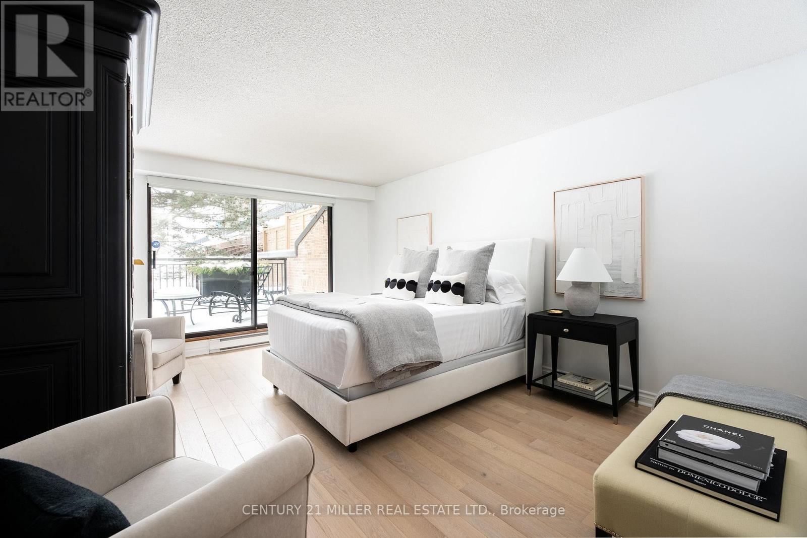 201 - 100 Lakeshore Road E, Oakville, Ontario  L6J 6M9 - Photo 16 - W12758850