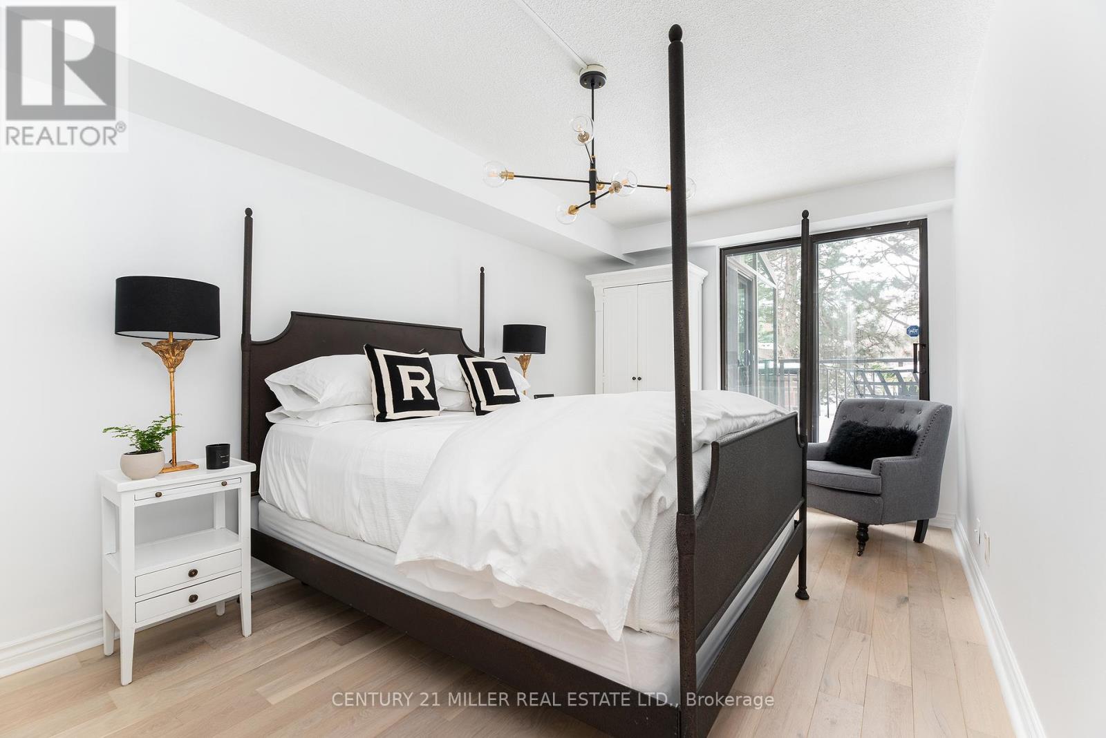 201 - 100 Lakeshore Road E, Oakville, Ontario  L6J 6M9 - Photo 19 - W12758850