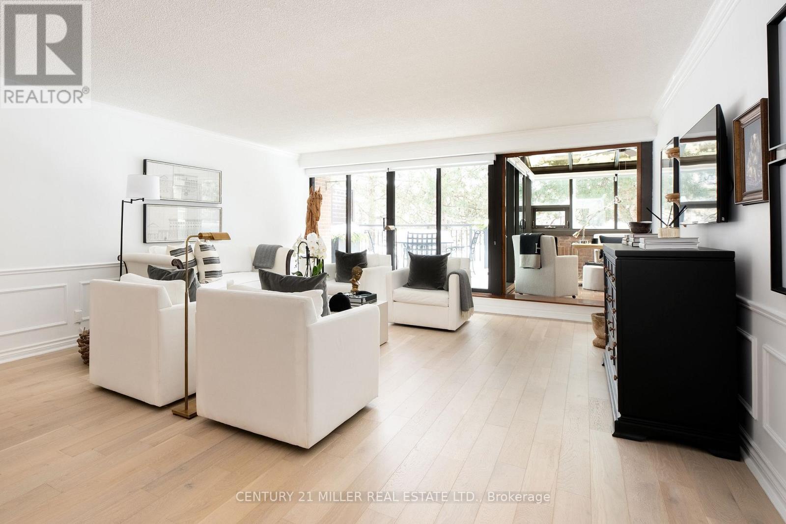 201 - 100 Lakeshore Road E, Oakville, Ontario  L6J 6M9 - Photo 5 - W12758850