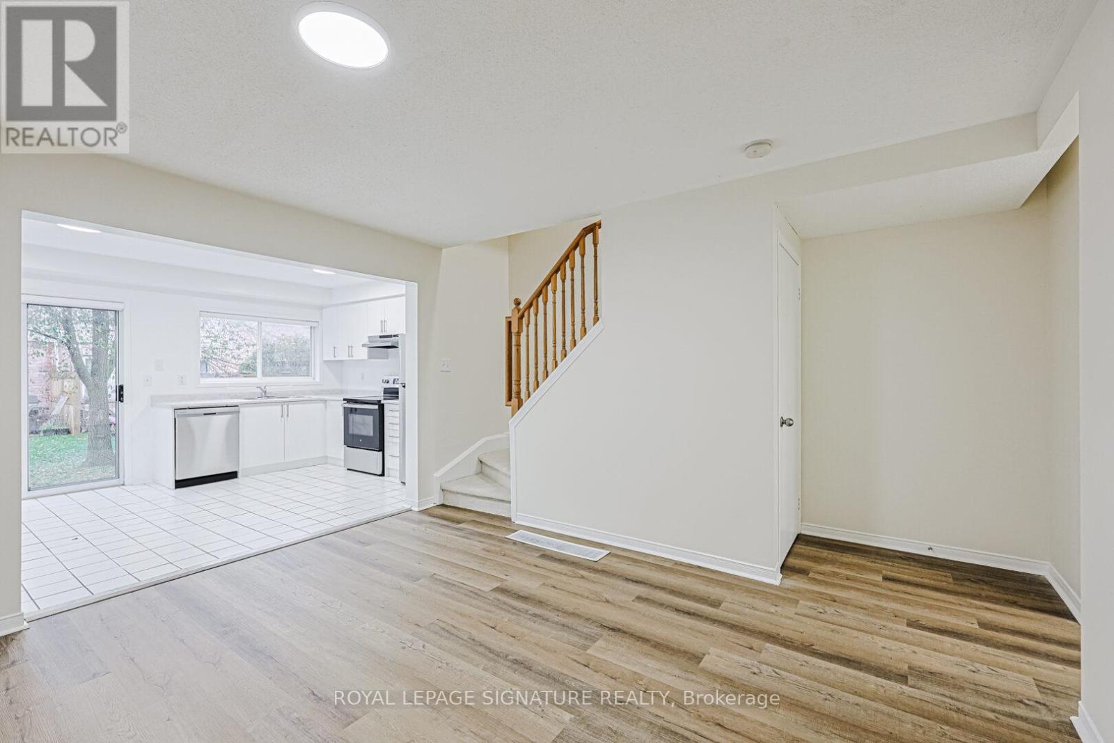 6 - 3 Pleasantview Avenue, Brampton, Ontario  L6X 5E8 - Photo 3 - W12758964